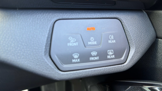 Volkswagen ID.4 250kW 4MOTION GTX Edition 79kWh 5dr Auto Electric Estate - Image 33